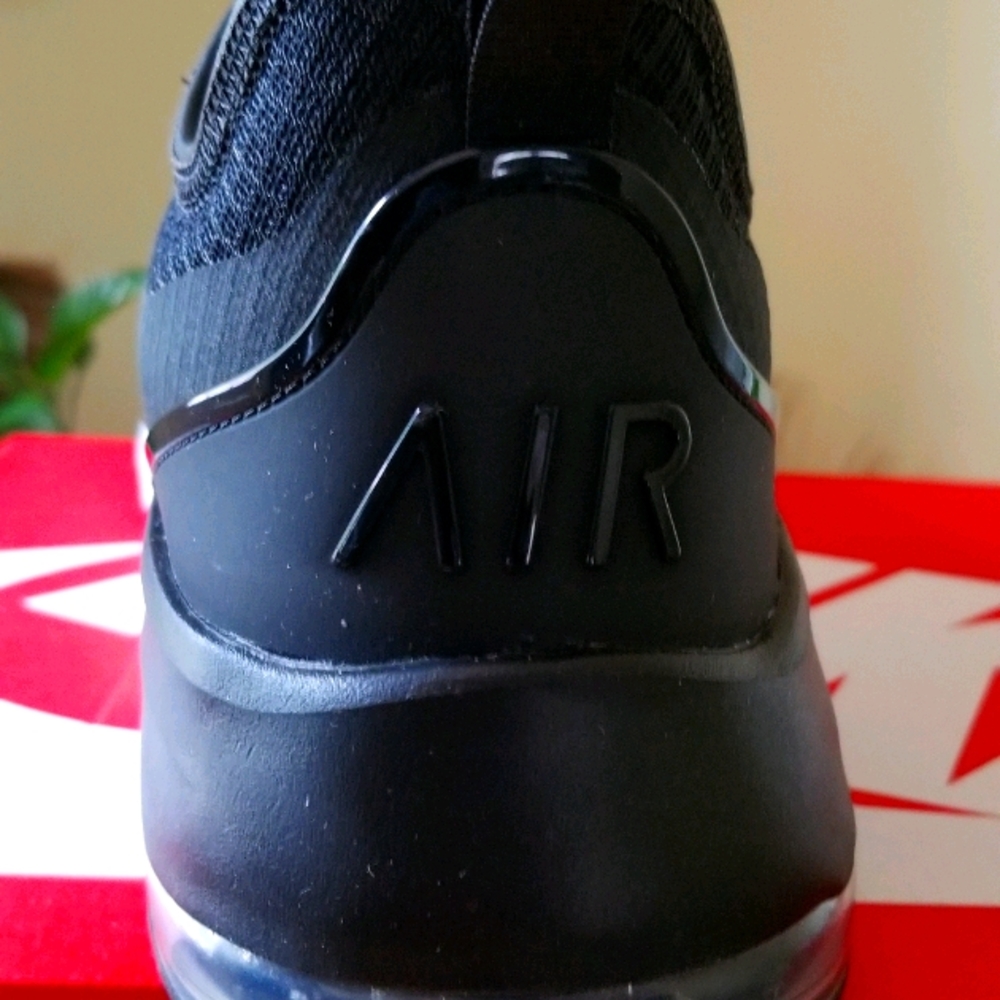 Men's Nike Max Motion 2 Size 13